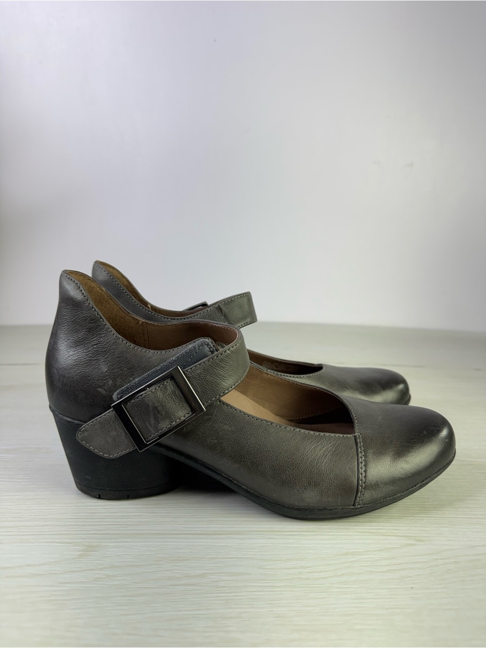 Dansko Womens Roxanne Grey Burnished Nubuck Mary Jane Pump Size EU 39 US 9